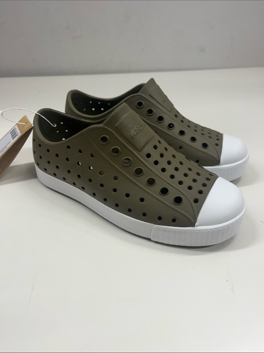 NWT NATIVE Jefferson in Utili Green/White Size C12